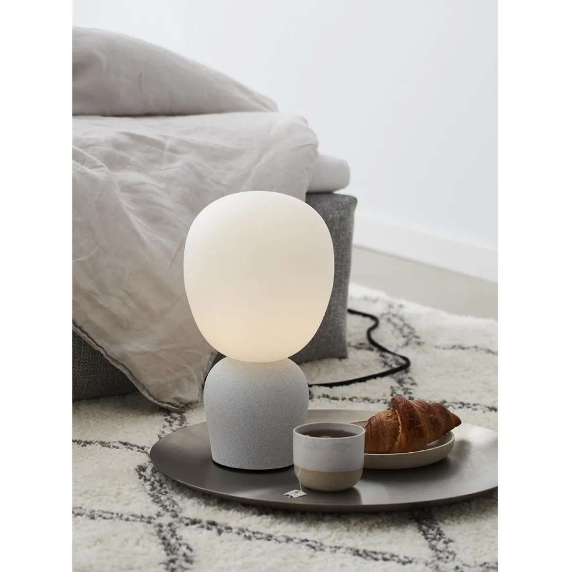 Belid Buddy Tischleuchte muschelfarben Glas opal G9