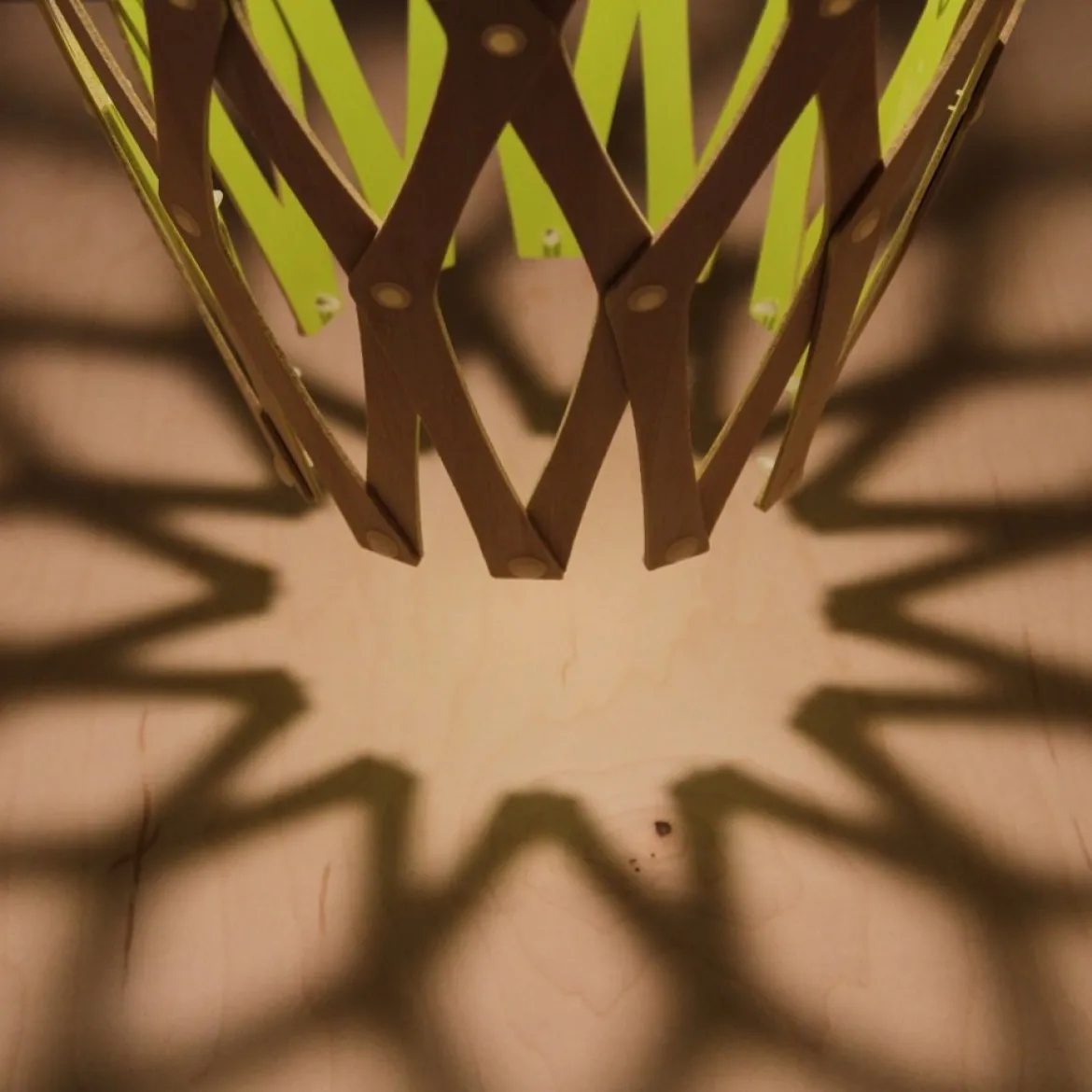 David Trubridge Hinaki Pendelleuchte 140 cm limette