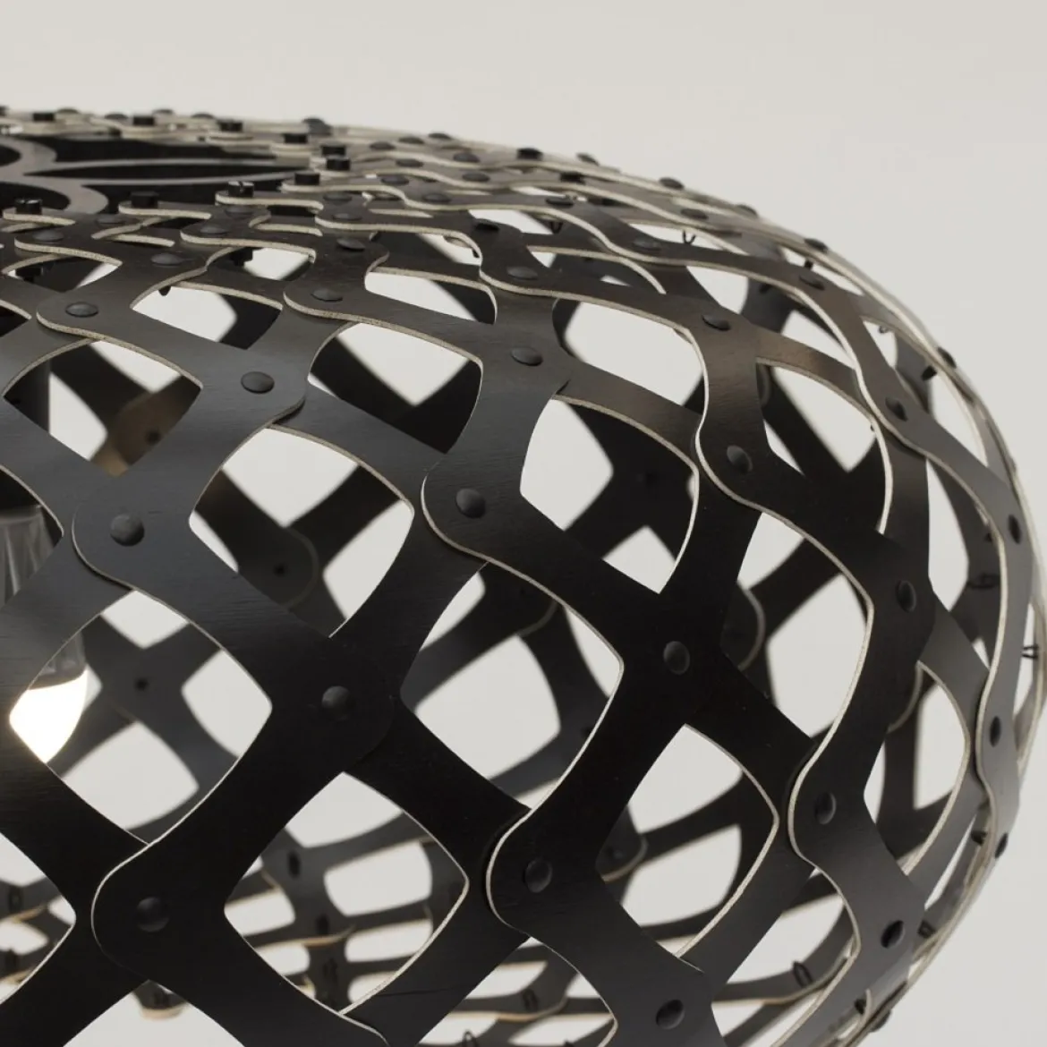 David Trubridge Kina Pendelleuchte Ø 60cm schwarz 2 Seiten