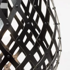 David Trubridge Koura Pendelleuchte 75 cm schwarz 2 Seiten