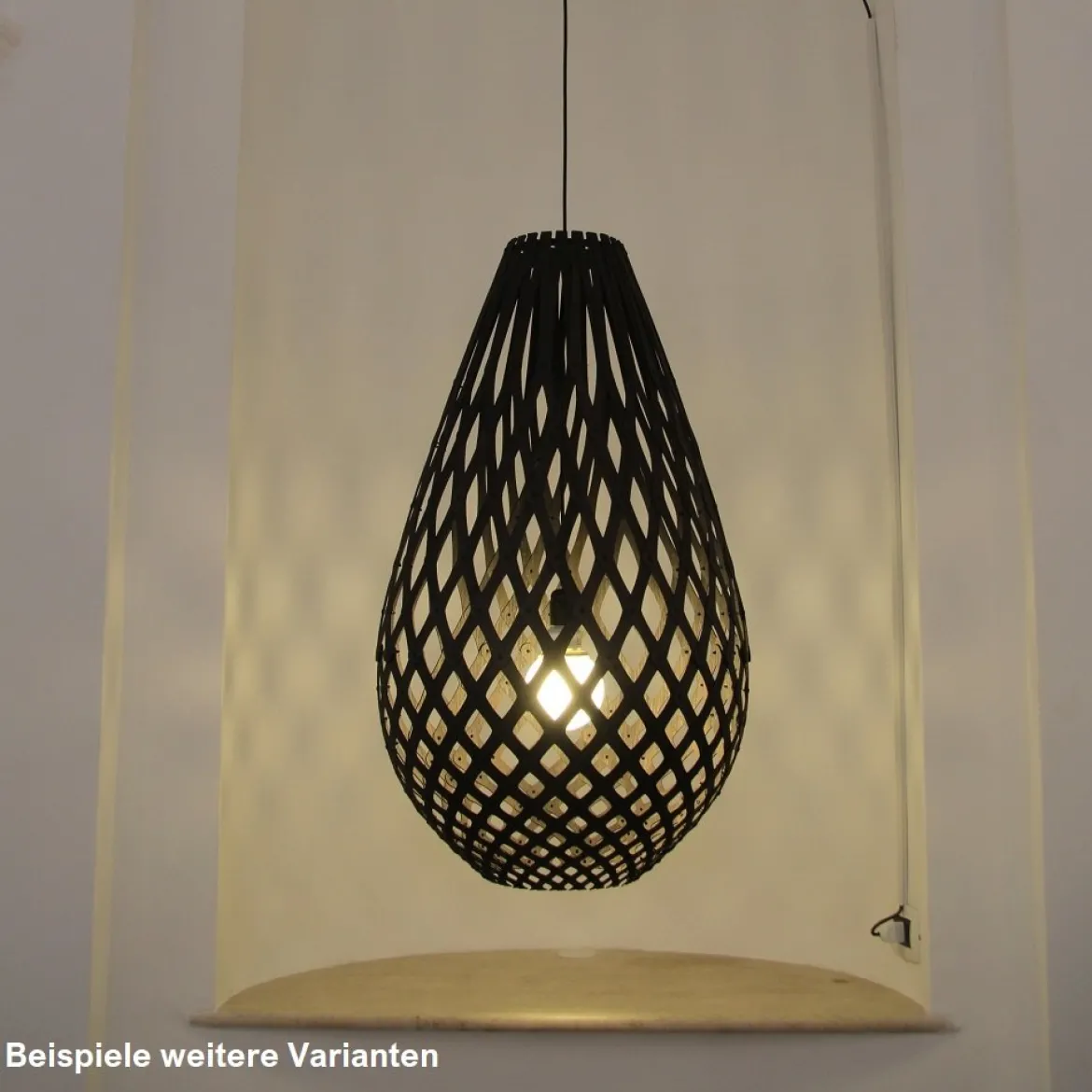 David Trubridge Koura Pendelleuchte 75 cm schwarz 2 Seiten