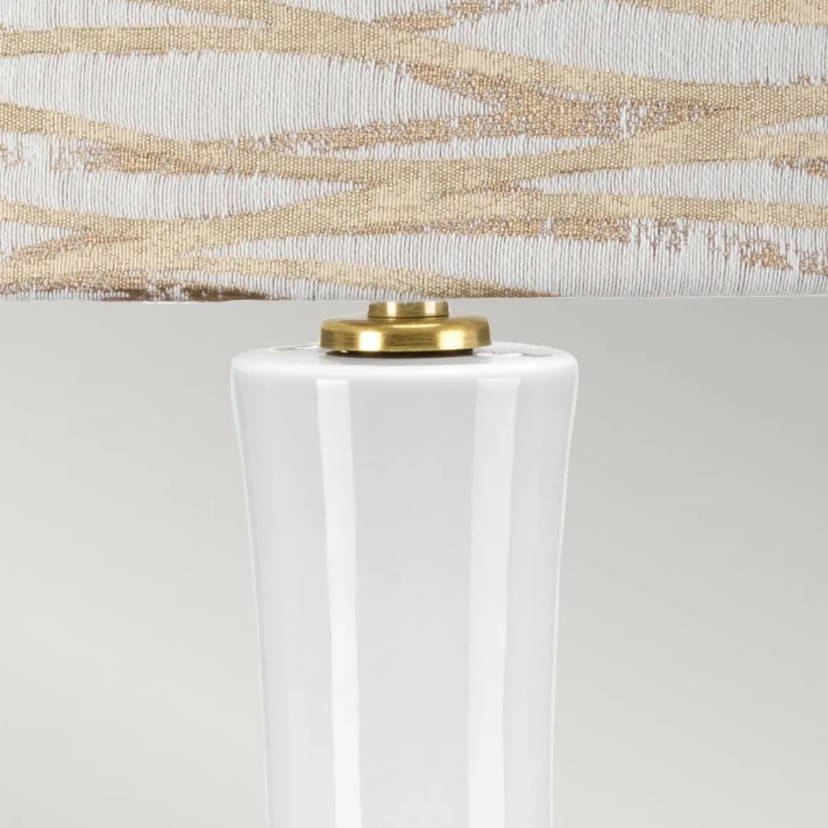 Elstead Lighting Milo Tischleuchte 1-Light Messing Weiß Stoffschirm gemustert beige 69cm