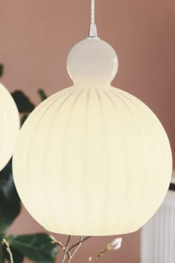 Halo Design No. 737321 LED Pendelleuchte BALL BALL Opal Ø 32 E27