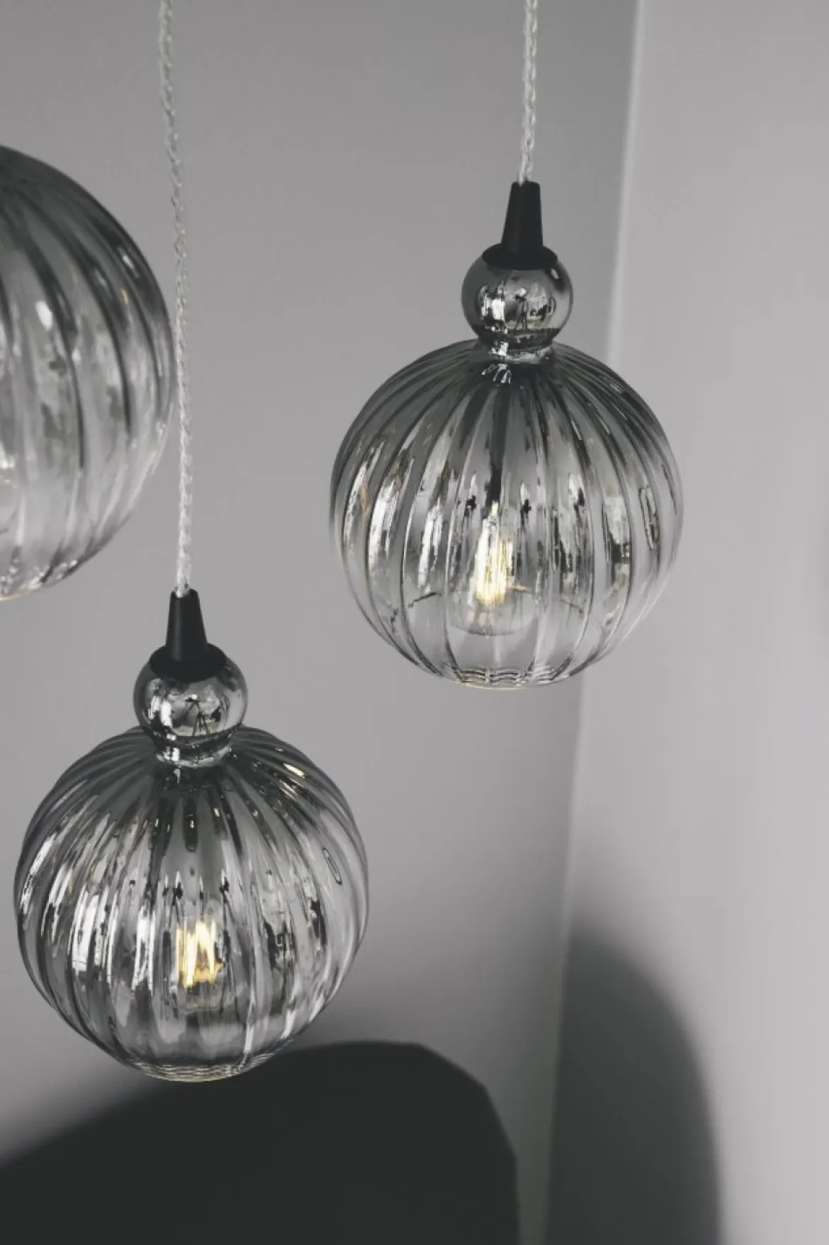 Halo Design No. 737246 LED Pendelleuchte BALL BALL Smoke Ø 15 E14