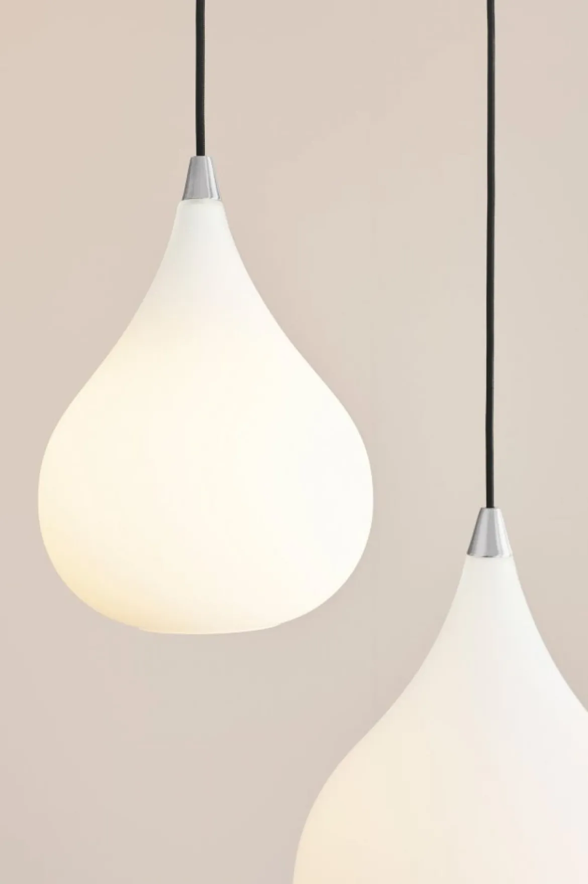 Halo Design No. 407924 LED Pendelleuchte DROPS, opal-alu gebürstet Ø 23