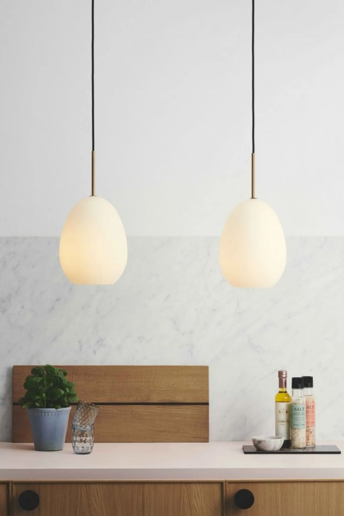Halo Design No. 739905 Pendelleuchte Bodø Opal Messing gebürstet 20cm