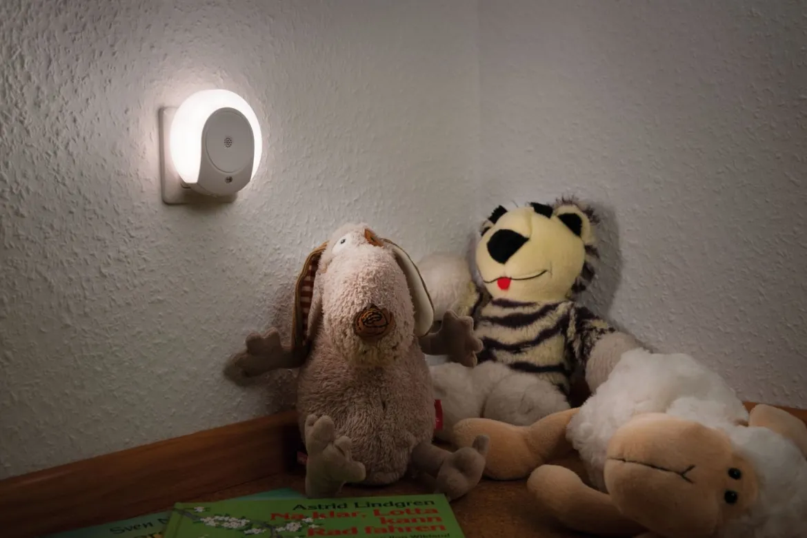Paulmann No. 92495 Stecker Nachtlicht Horby rund mit Dämmerung- und Geräuschssensor weiß